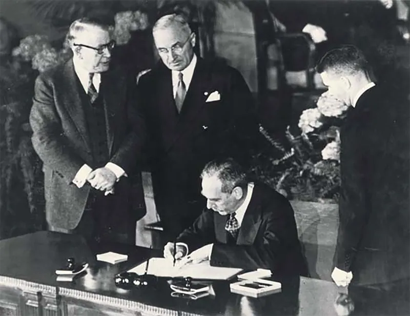 The Alliance That Froze the Front Line